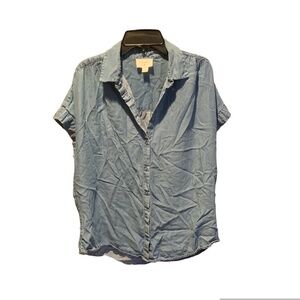 Everly Short Sleeve Chambray Button Front Shirt Small